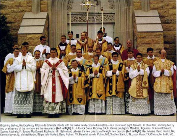 Ordination de l’abbé homosexuel Urrutigoity par Mgr de Galarreta - juin 1991 - Winona (États-Unis)