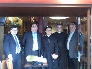 da sinistra: un giornalista di Rivarol, M. Castagna, don Meramo, don Floriano, il Prof. Damiani