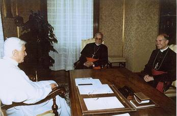 Mgr Fellay trahit Mgr Lefebvre en se délectant avec le serpent Ratzinger, son pire ennemi