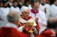 Benot XVI clbre la messe de la Pentecte  Rome