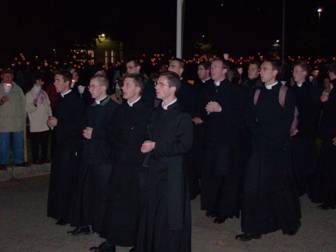 The seminarists of Ecône in the snare procession