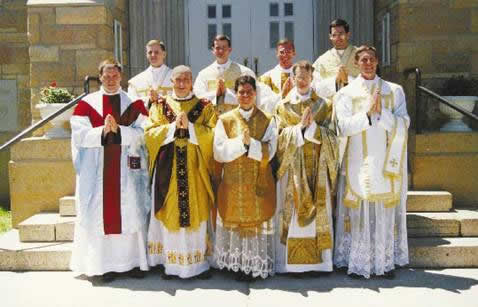 Ordination de l’abbé homosexuel Marshall Roberts par Mgr de Williamson - juin 1996 - Winona (États-Unis)