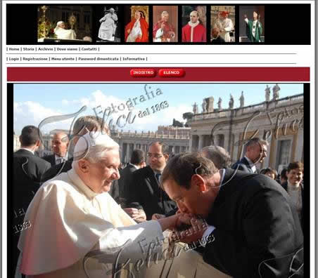 L’abbé Nély baise les mains de Ratzinger, l’ennemi de Mgr Lefebvre