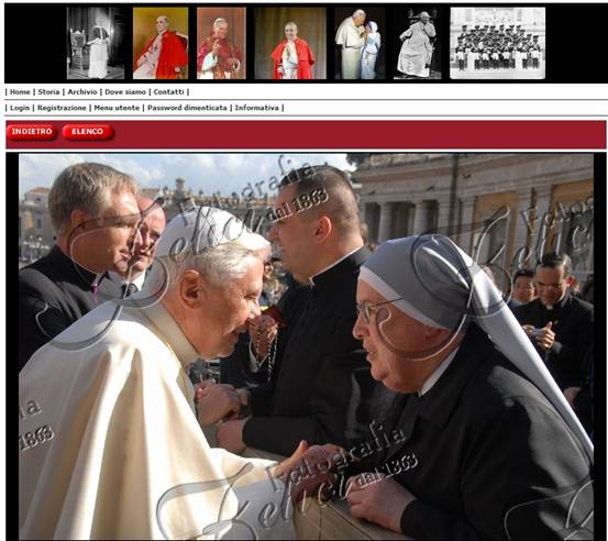 Derrière Ratzinger, l’abbé Ledermann hilare devant le bellâtre en soutane, Georg Gaenswein