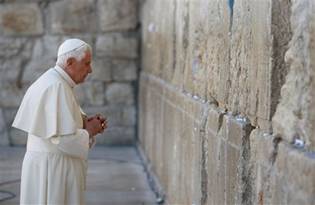 Ratzinger devant le Mur des Lamentations