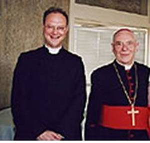 L’abbé Lorans remet désormais avec joie des prix au pseudo-‘cardinal’ Poupard