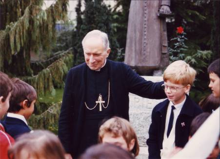Mgr Lefebvre voulait protéger les âmes des jeunes enfants et les tenir à l’écart de ce système sorti de Vatican II