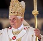 Benot XVI arborant de trs ostensibles hexagrammes sur sa mitre dantichrist !