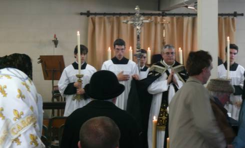 L’abbé Roger, prieur à Rennes, qui a dit la messe de funérailles dans une chapelle bondée à Lorient