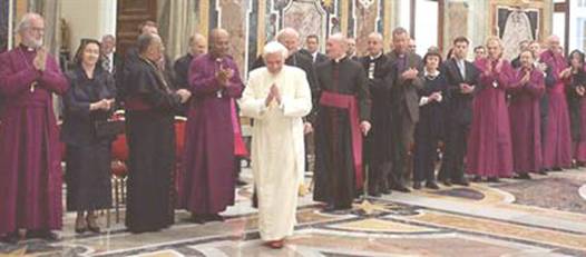 Ratzinger-Benoît XVI présidant une réunion œcuménique avec les Anglicans au Vatican