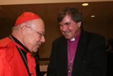 Le pseudo-cardinal Levada accueillant « Mgr » Hepworth (Anglicans invalides) au sein de l’église Conciliaire